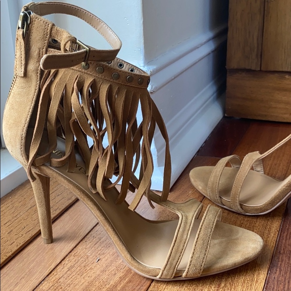 Heels - Picture 3 of 4